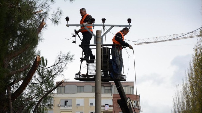 OSHEE vijon punimet ne rrjet: Neser 7 zona ne Tirane pa energji elektrike